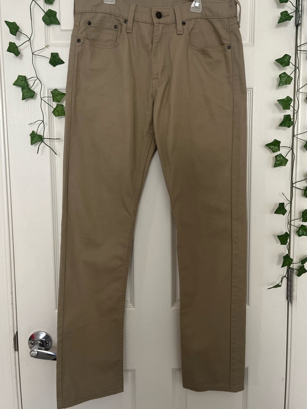 Signature by Levi Strauss Men's Khaki Straight Chinos